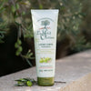 Crema corporal Le Petit Olivier junto a ramas de olivo