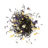 Hojas de té negro con pétalos de flores del blend Present Gold de Basilur