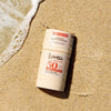 Stick protector solar Lovea FPS 50 sobre la arena